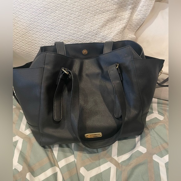 Steve Madden black large tote purse with built in bag with many zippers - Picture 5 of 12